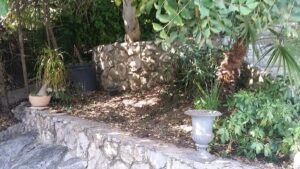 Comment aménager un jardin en pente ?